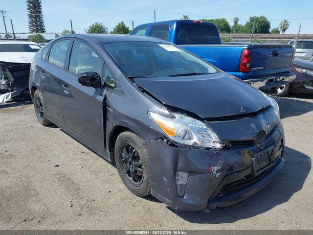 Salvage Toyota Prius Image