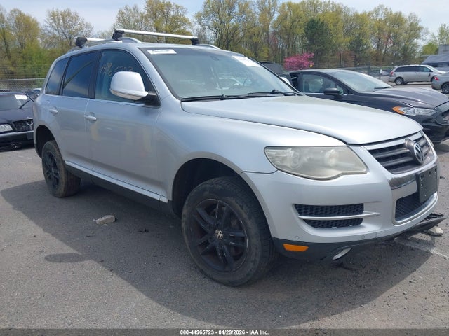 Salvage Volkswagen Touareg Image