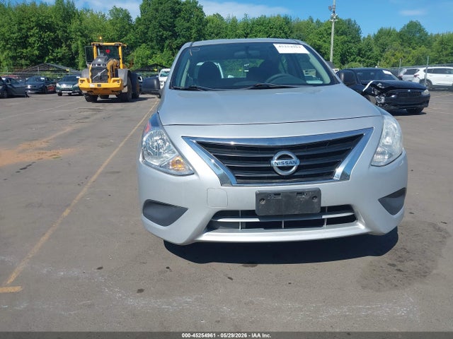 Nissan Versa 1.6 S+