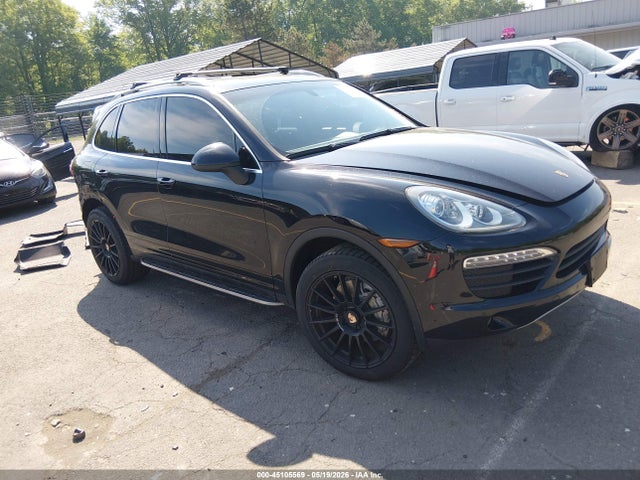 Salvage Porsche Cayenne Image