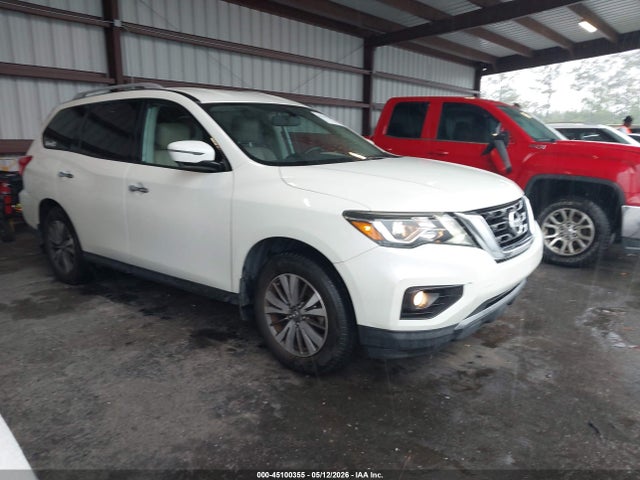 Salvage Nissan Pathfinder Image