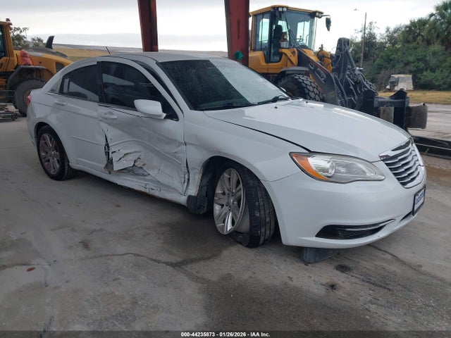 Salvage Chrysler 200 Image