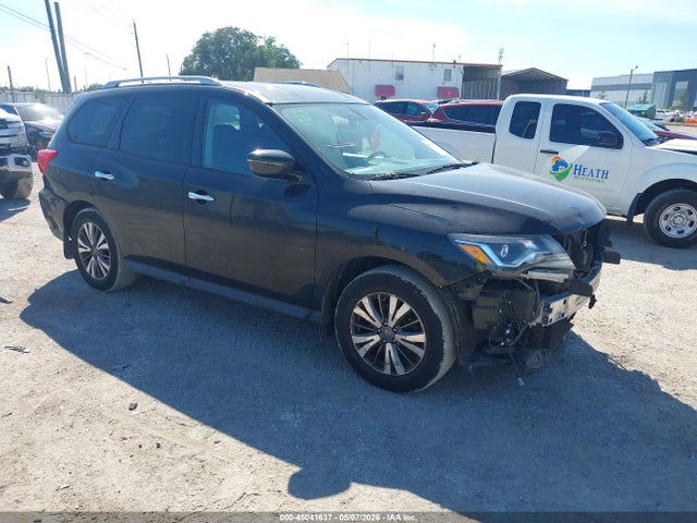 Salvage Nissan Pathfinder Image