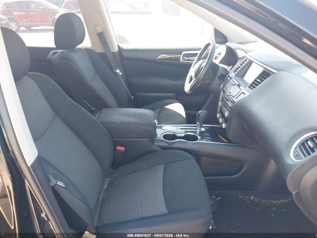 Nissan Pathfinder Sv