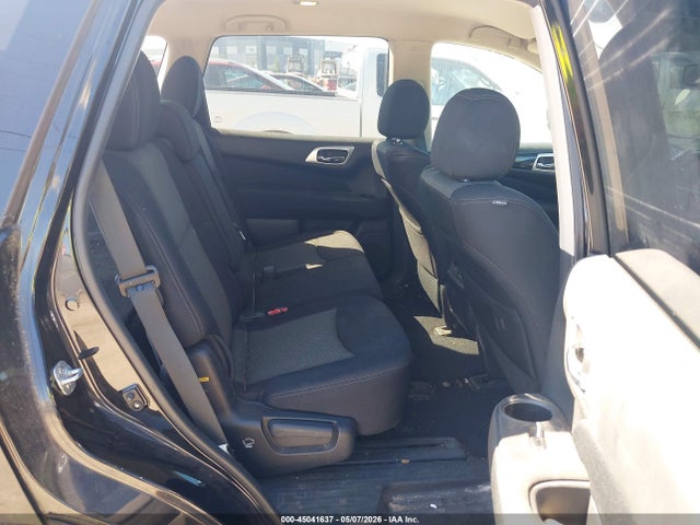 Nissan Pathfinder Sv