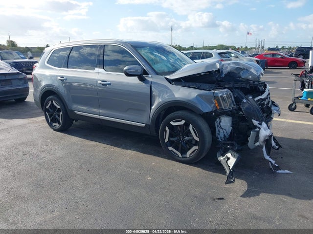Salvage Kia Telluride Image