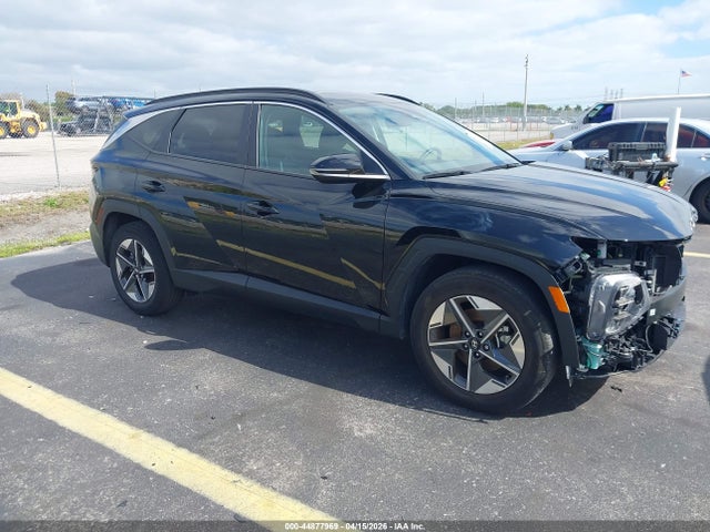 Salvage Hyundai TUCSON Image