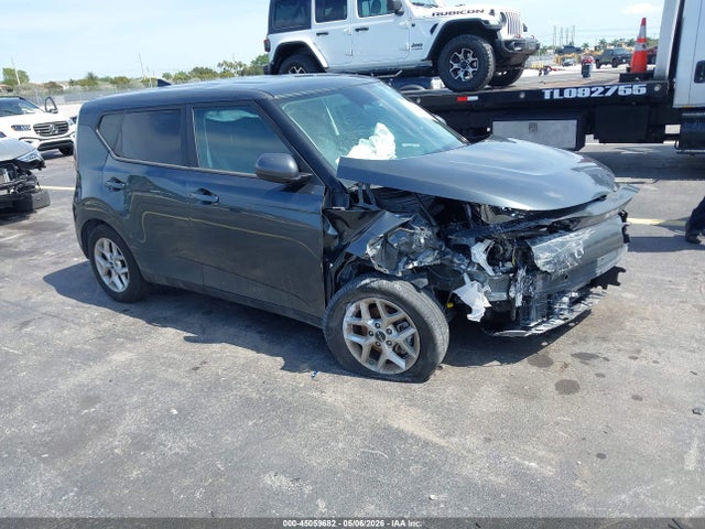 Salvage Kia Soul Image