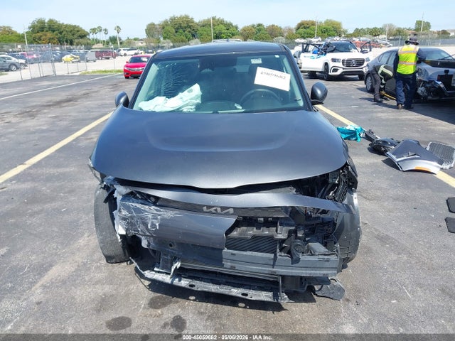 Kia Soul Lx