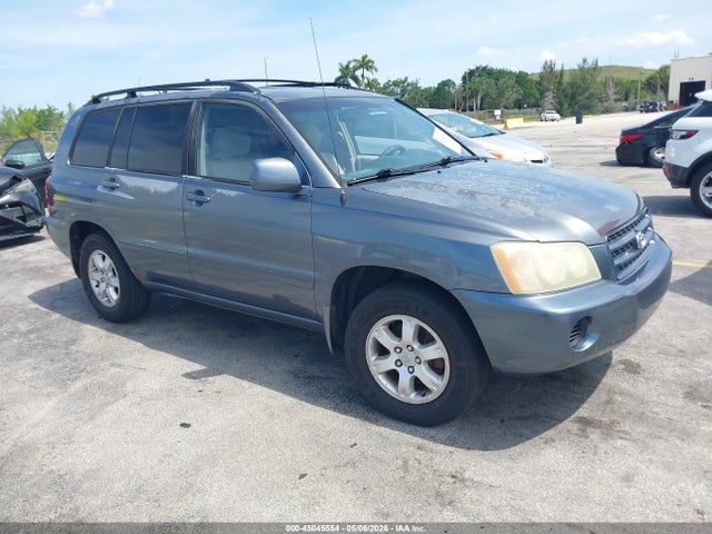 Salvage Toyota Highlander Image