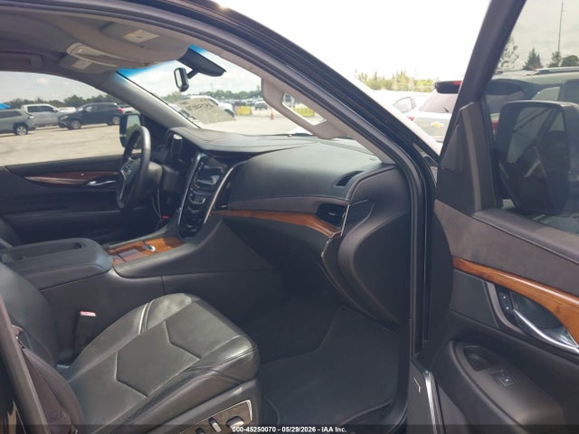 Cadillac Escalade Standard