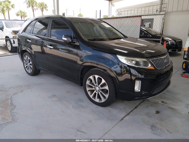 Salvage Kia Sorento Image