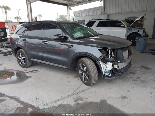 Salvage Kia Sorento Image