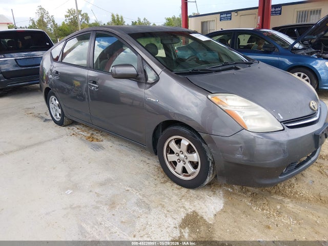 Salvage Toyota Prius Image
