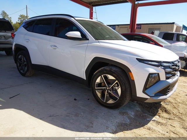 Salvage Hyundai TUCSON Image