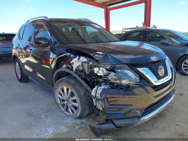 Salvage Nissan Rogue Image