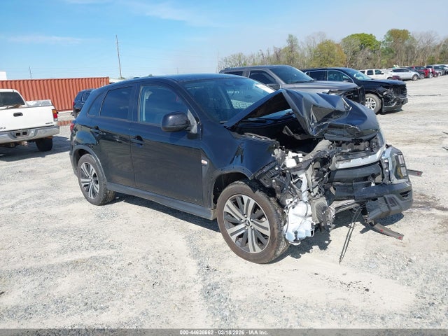 Salvage Mitsubishi Outlander Image