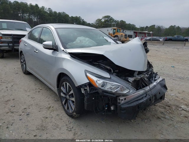 Salvage Nissan Altima Image