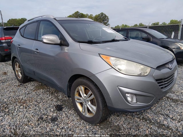 Salvage Hyundai TUCSON Image