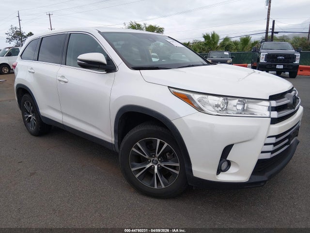 Salvage Toyota Highlander Image