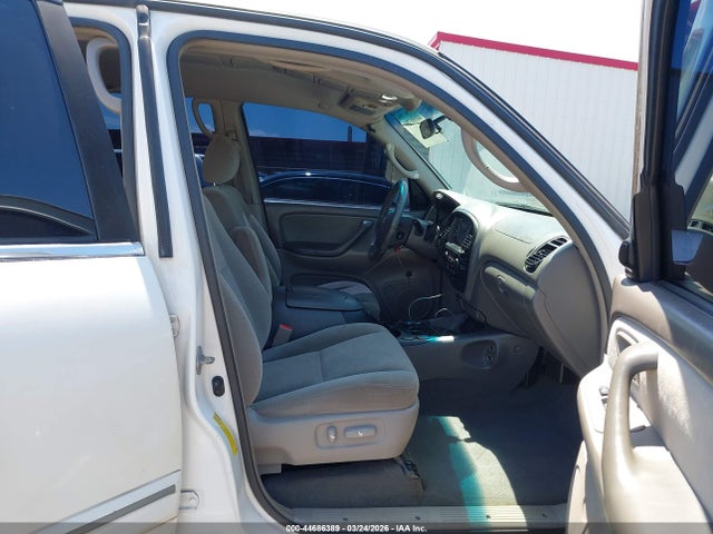 Toyota Sequoia Sr5 V8