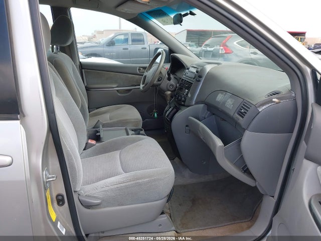 Toyota Sienna Le