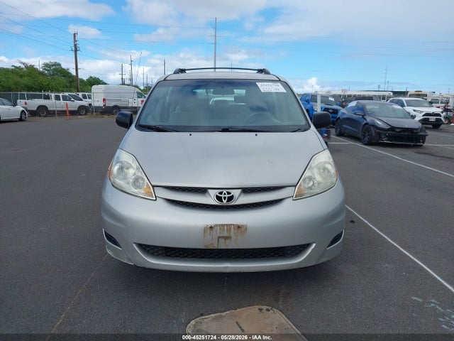 Toyota Sienna Le