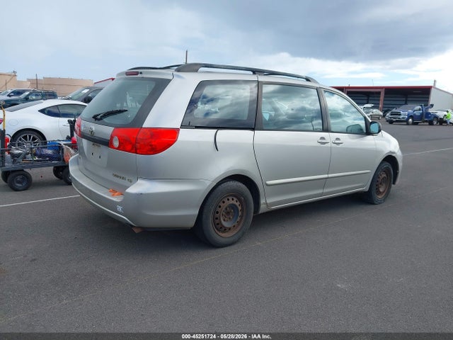 Toyota Sienna Le