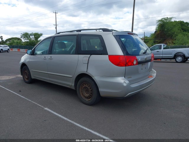 Toyota Sienna Le