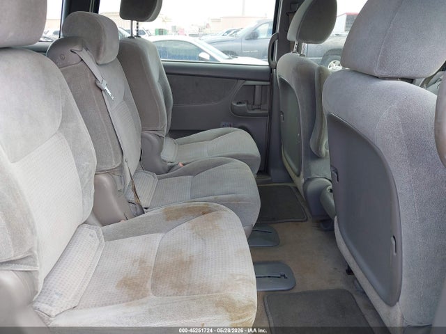 Toyota Sienna Le