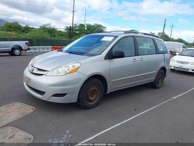 Toyota Sienna Le