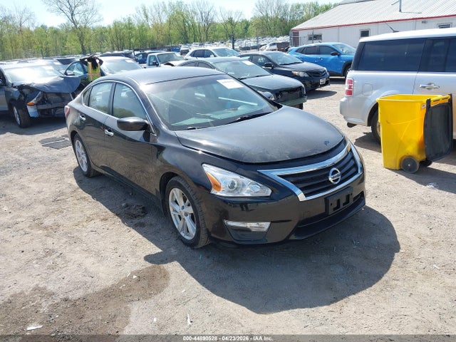 Salvage Nissan Altima Image