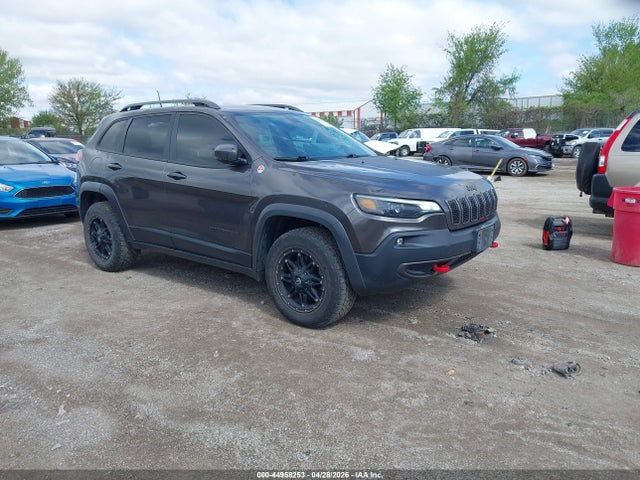 Salvage Jeep Cherokee Image