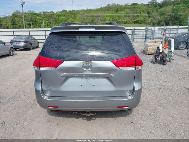 Toyota Sienna Xle V6