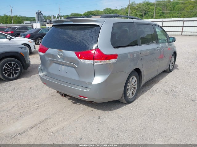 Toyota Sienna Xle V6