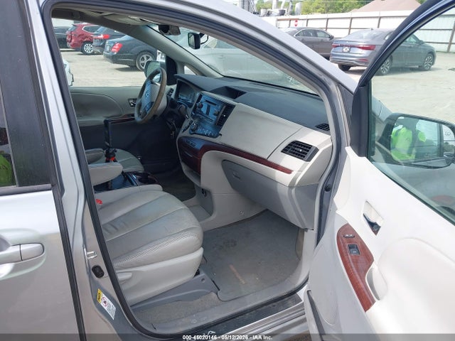 Toyota Sienna Xle V6