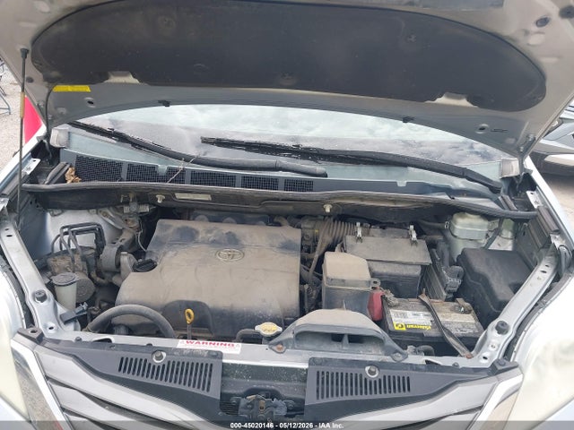 Toyota Sienna Xle V6