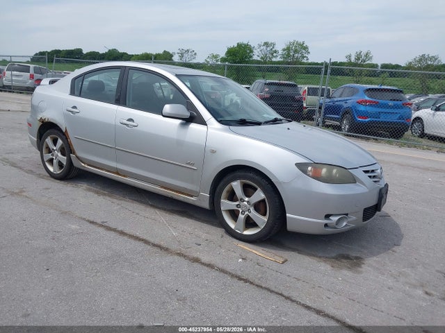 Salvage Mazda Mazda3 Image