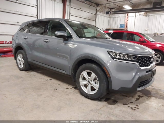 Salvage Kia Sorento Image