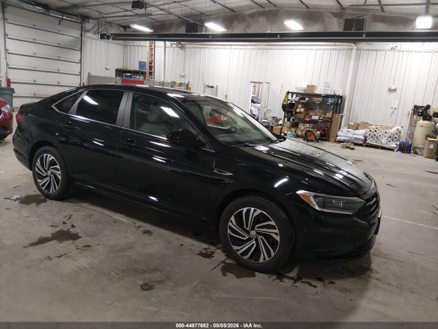 Salvage Volkswagen Jetta Image