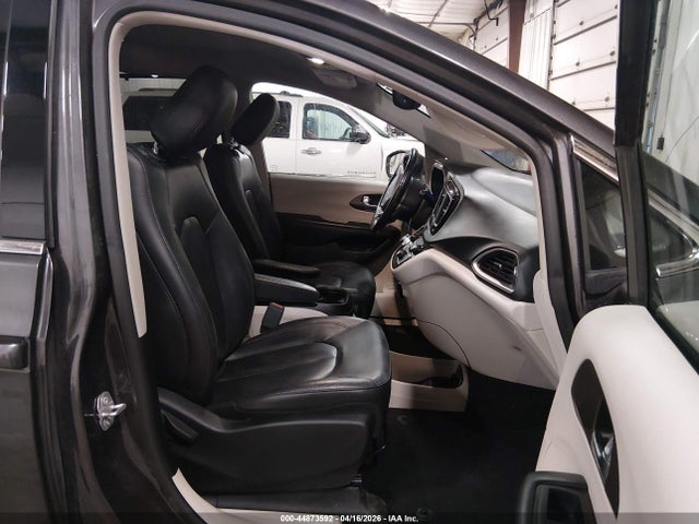 Chrysler Pacifica Touring L