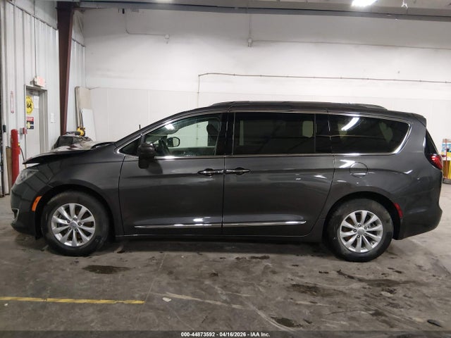 Chrysler Pacifica Touring L