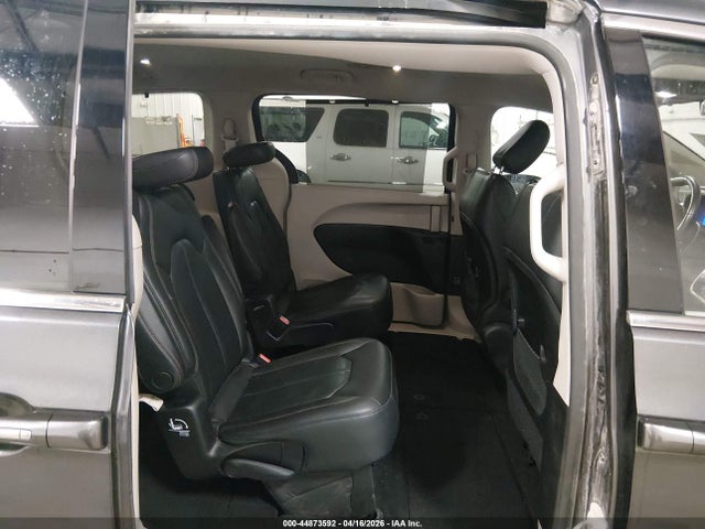 Chrysler Pacifica Touring L