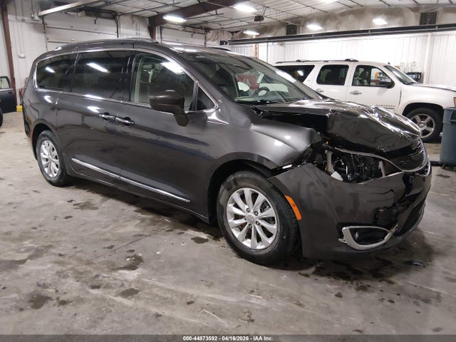 Salvage Chrysler Pacifica Image