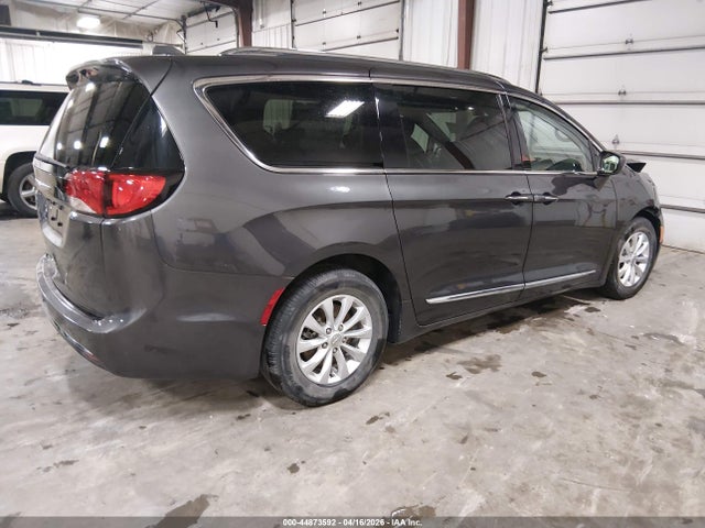 Chrysler Pacifica Touring L