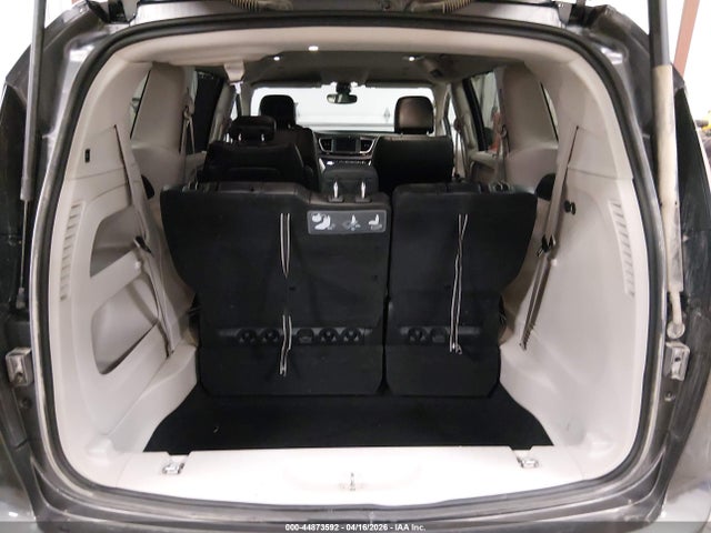 Chrysler Pacifica Touring L