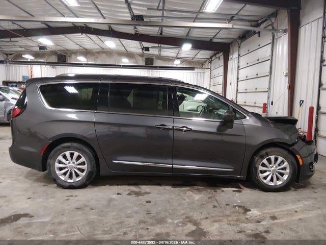 Chrysler Pacifica Touring L