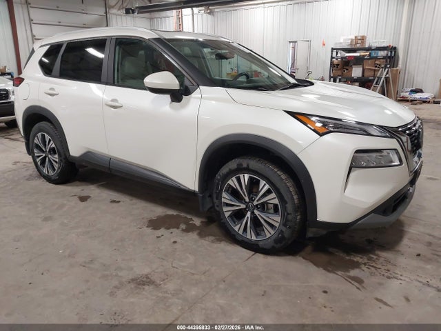 Salvage Nissan Rogue Image