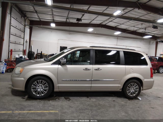 Chrysler Town & Country Touring-l