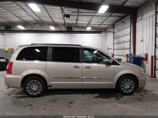 Chrysler Town & Country Touring-l